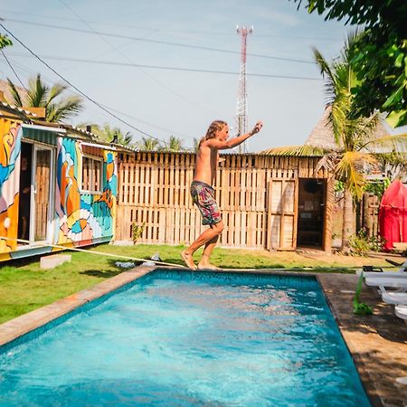 Green Belly Surf Hostel El Paredón Buena Vista Extérieur photo