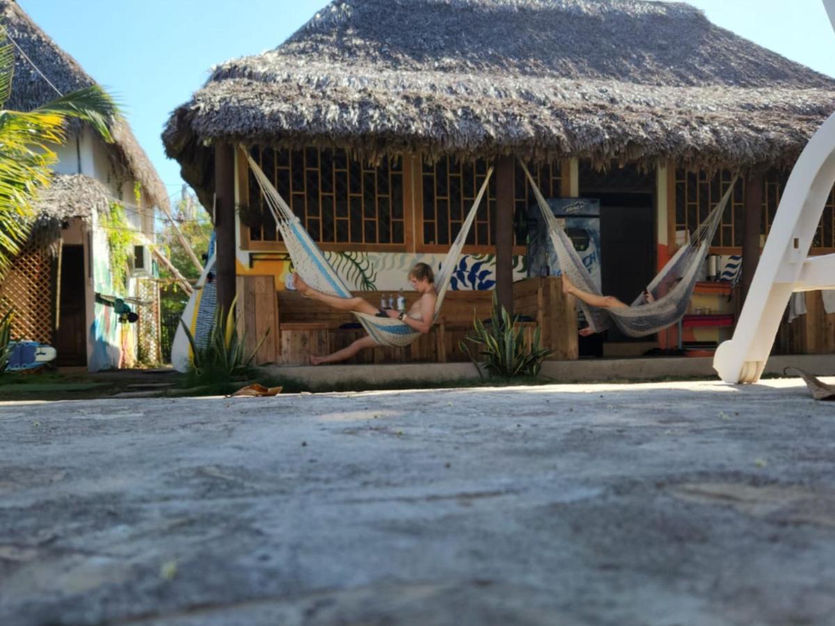 Green Belly Surf Hostel El Paredón Buena Vista Extérieur photo