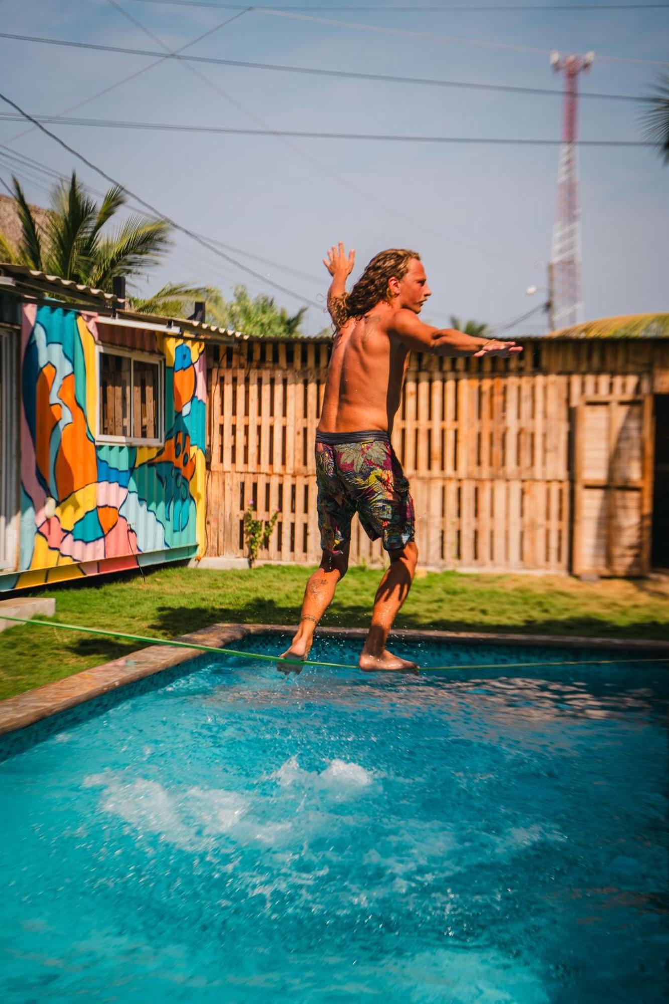 Green Belly Surf Hostel El Paredón Buena Vista Extérieur photo